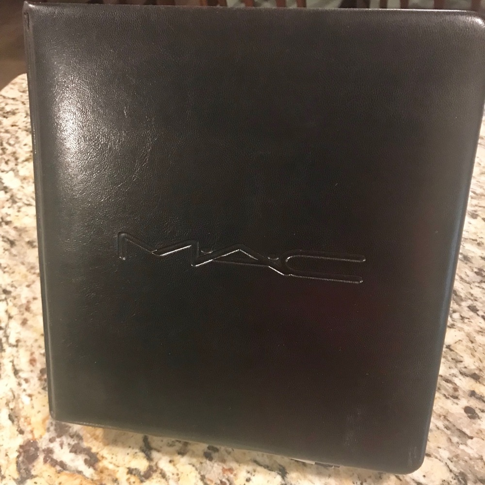 MAC COSMETICS Product Knowledge Manual